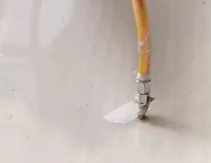 天宁瓷砖空鼓维修公司专业解答在瓷砖铺贴过程中，如果使用的砂料过粗（如全部使用了粗砂），可能会导致以下问题
